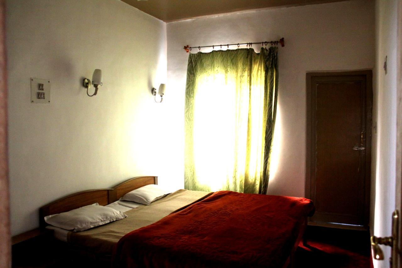 Hotel Butterfly Srīnagar Exterior foto